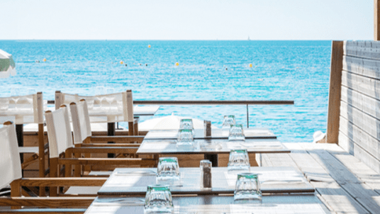 Restaurant sur la plage à Toulon !
